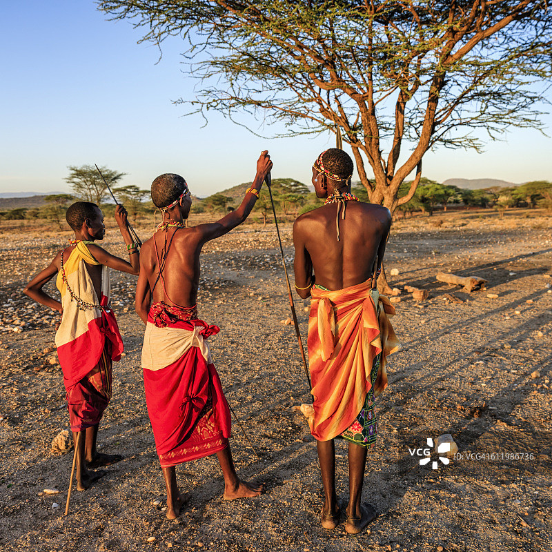 来自桑布鲁部落的非洲勇士，肯尼亚中部，东非图片素材