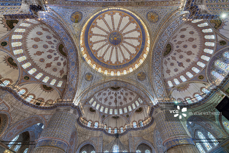 蓝色清真寺内部视图，伊斯坦布尔，土耳其图片素材