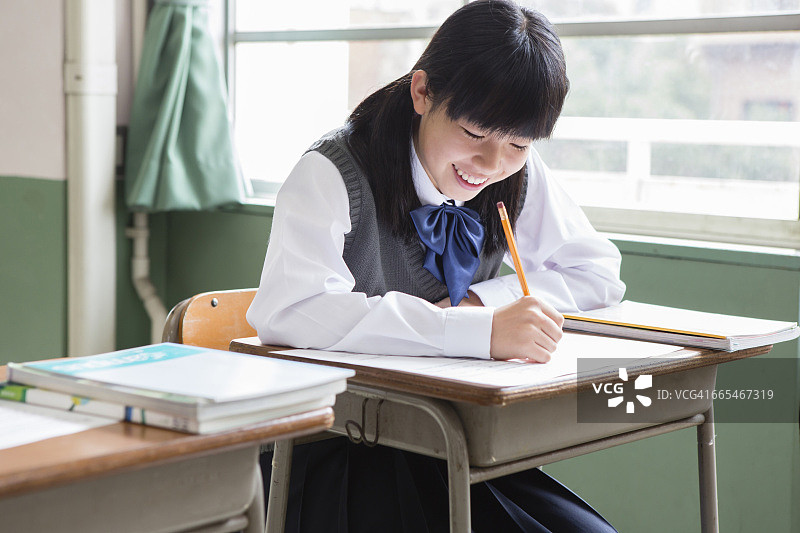 日本女学生在课堂上图片素材