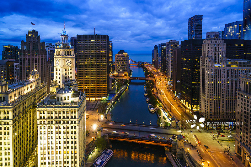 芝加哥天际线，从芝加哥河到密歇根湖图片素材