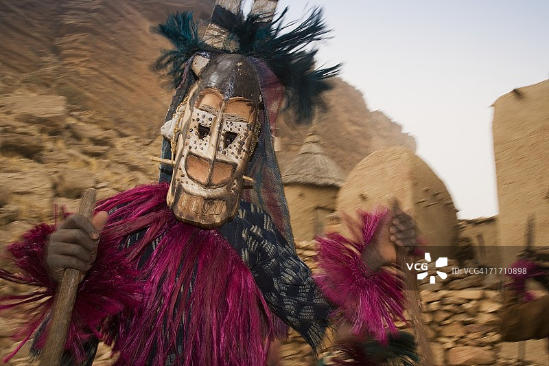 蒙面仪式的多贡舞者靠近Sangha, Bandiagara悬崖，多贡地区，马里，西非，非洲图片素材