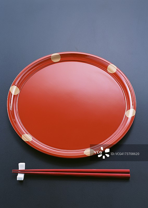 日本传统的托盘和筷子图片素材