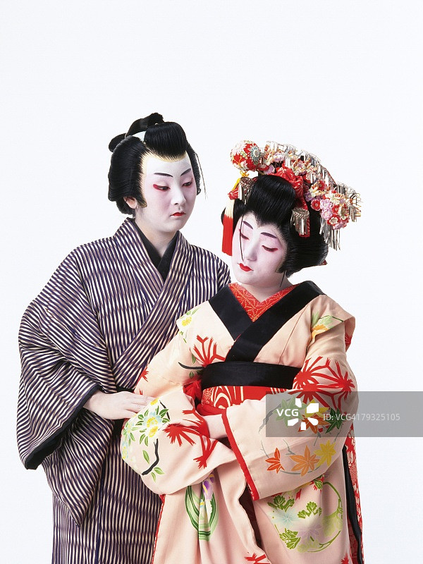 两个歌舞伎演员的肖像，一个作为女性，正面视图图片素材