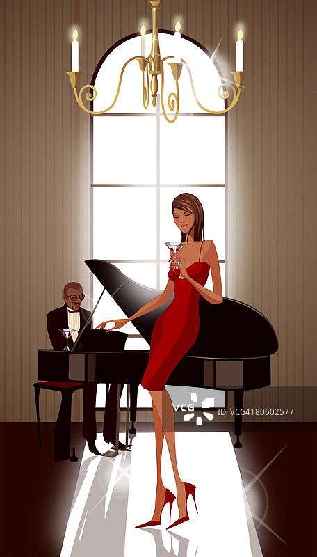 侧面的女人拿着一杯马提尼和钢琴家在背景图片素材