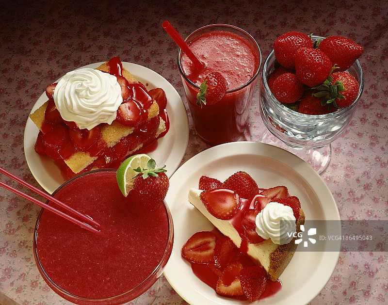 什锦草莓甜点和饮料图片素材