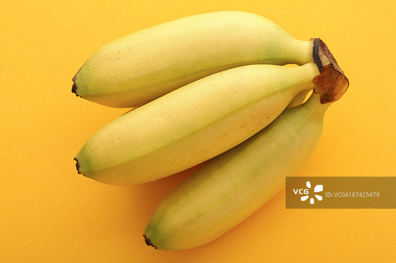 三根香蕉的高角度视图图片素材
