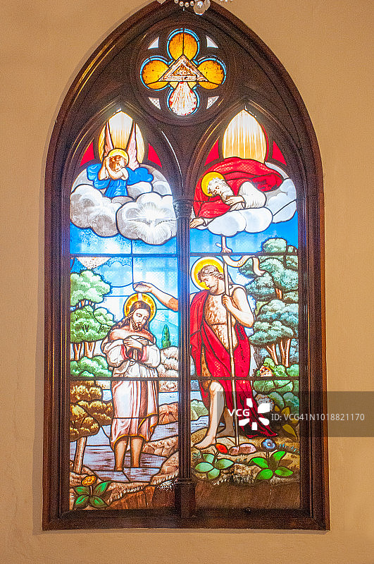 圣安东尼奥教区教堂的彩色玻璃窗图片素材