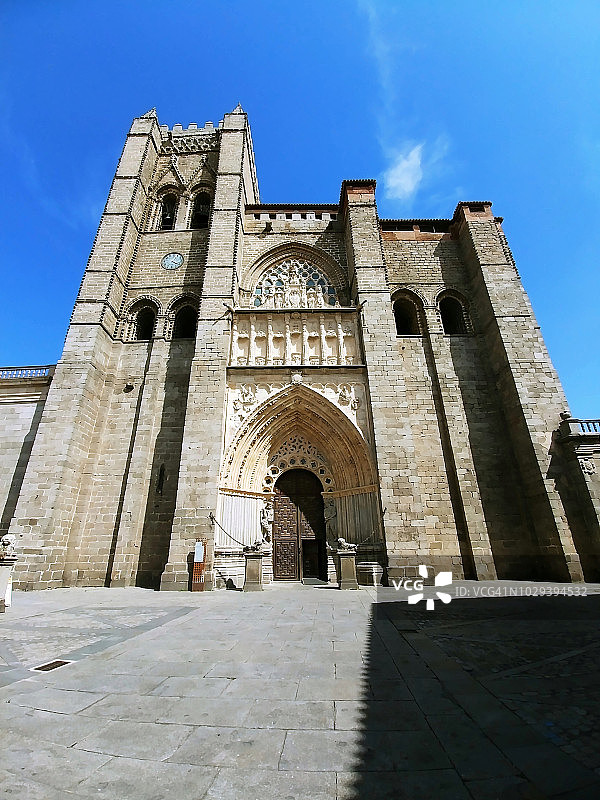 阿维拉大教堂的主立面图片素材