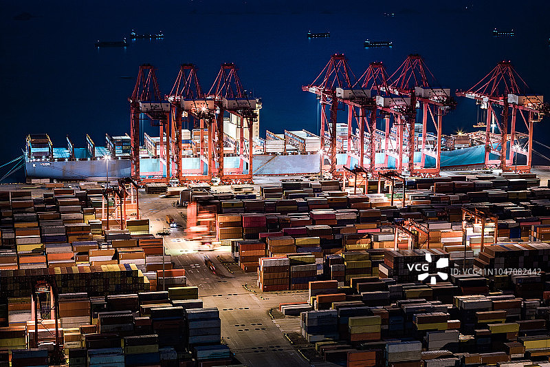 繁忙的洋山集装箱港，中国上海图片素材