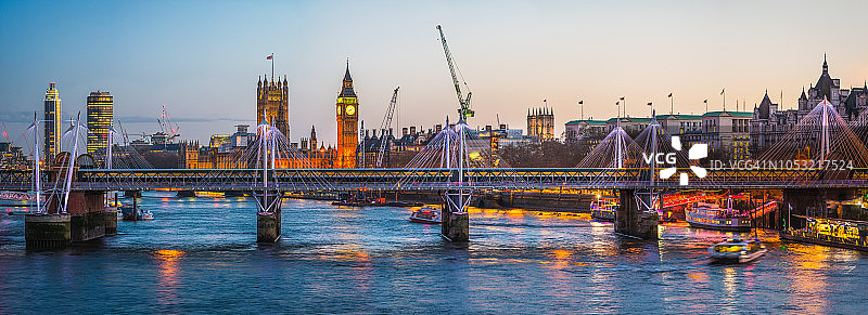 伦敦河泰晤士河威斯敏斯特堤岸大本钟议会黄昏全景图片素材