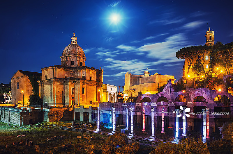 意大利罗马，罗马广场，夜间长时间曝光图片素材