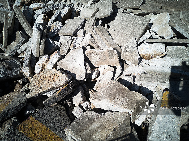 被拆除的人行道瓦砾图片素材