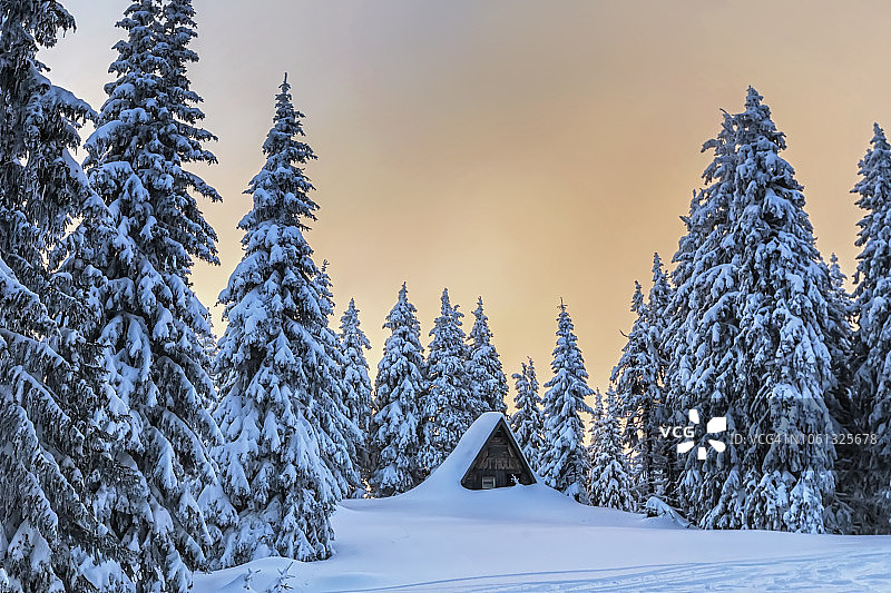 保加利亚罗多普山区的潘波罗沃冬季度假胜地图片素材