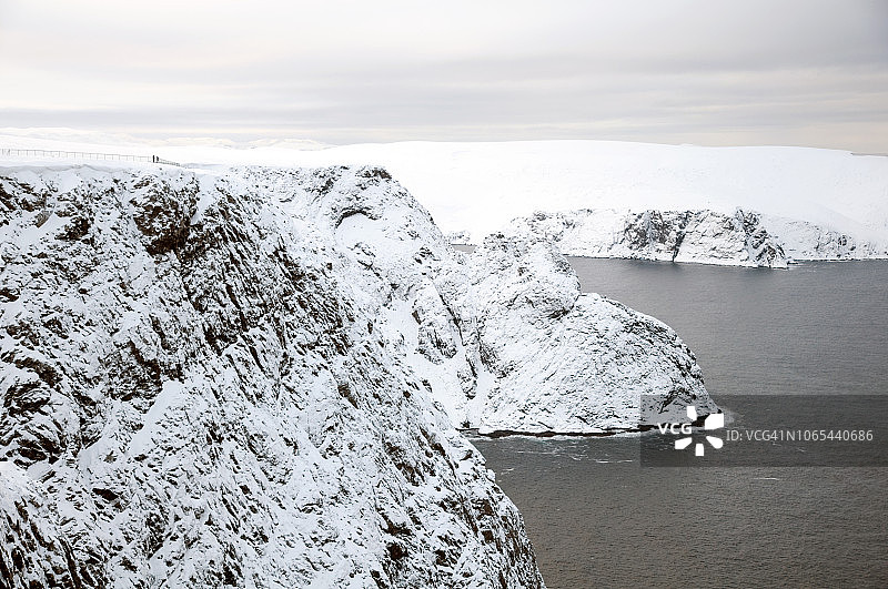 挪威北部北角的海湾和悬崖。图片素材