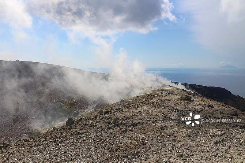 火山岛火山口的喷气孔。伊奥利亚群岛,意大利。图片素材