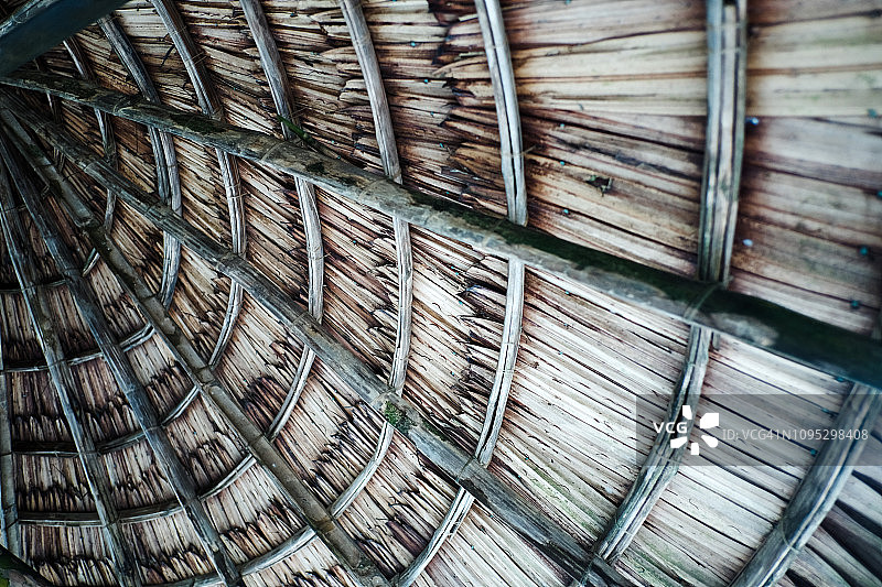 茅草屋顶的复古风格图片素材