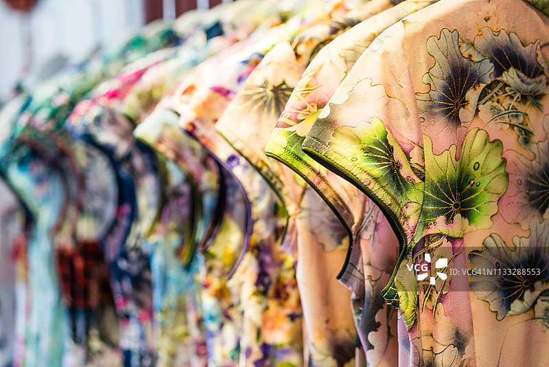 中国服装旗袍在商店出售图片素材
