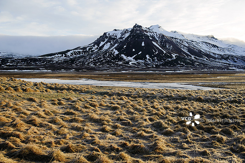 冰岛西部博格峡湾的山区景观图片素材