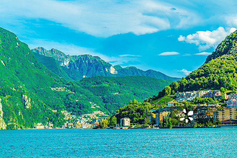 瑞士卢加诺湖上的一个小村庄图片素材
