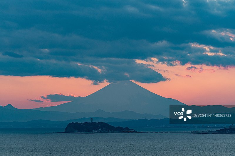 日本富士山的剪影图片素材