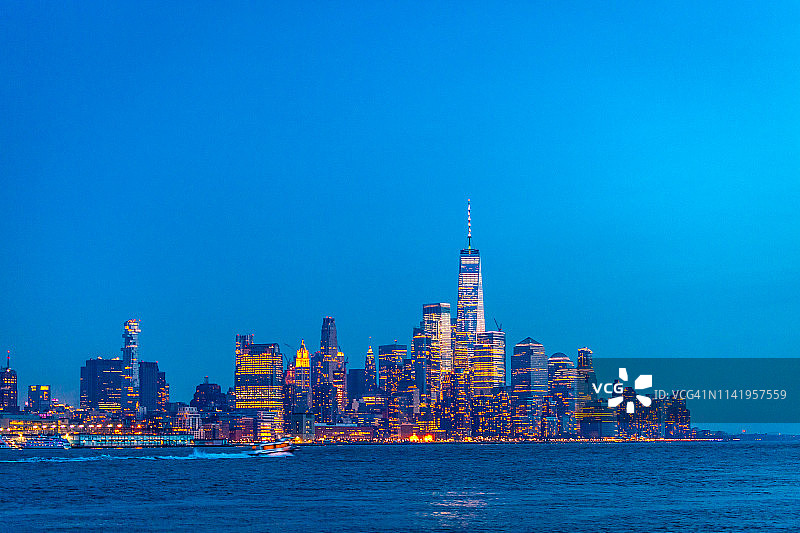 夜幕降临后的曼哈顿，纽约图片素材