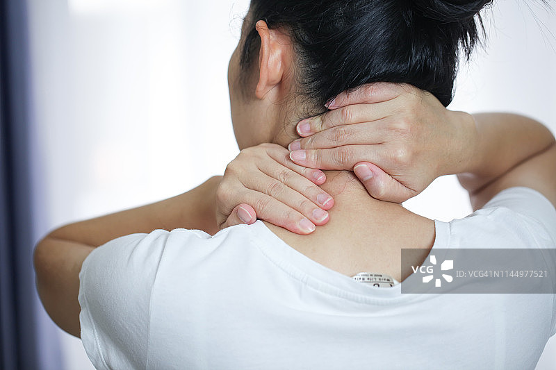 女性颈部疼痛图片素材