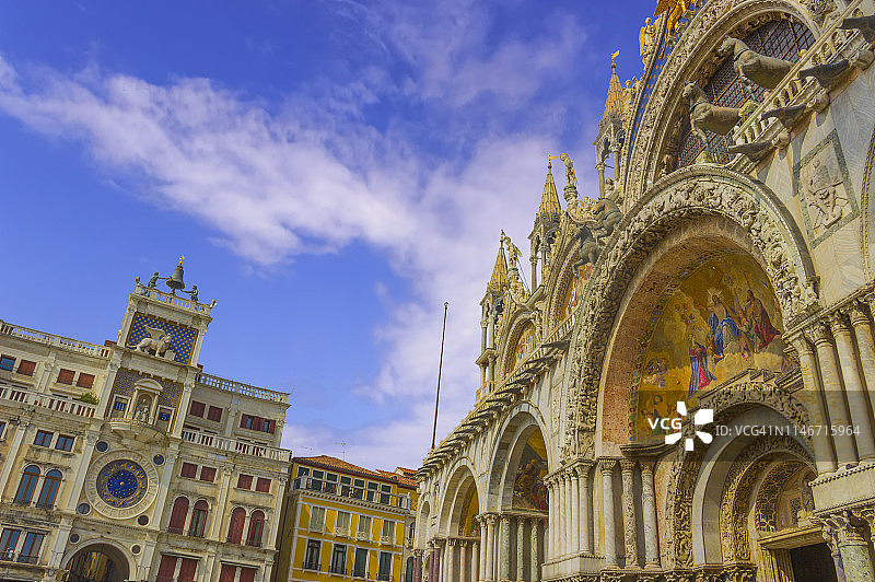 圣马可大教堂和圣马可广场的钟楼，意大利威尼斯。图片素材