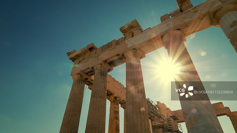 希腊雅典卫城的太阳和帕台农圆柱图片素材