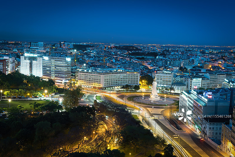 葡萄牙里斯本夜景，城市灯光鸟瞰图，城市中心图片素材