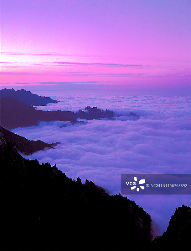 美丽宁静的蔚山岩风景在雪山，江陵，韩国图片素材