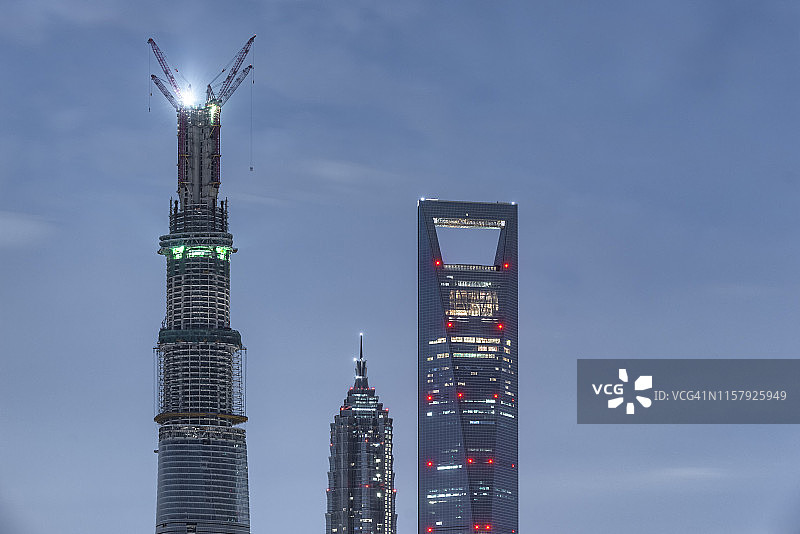 上海陆家嘴金融区夜间鸟瞰图图片素材