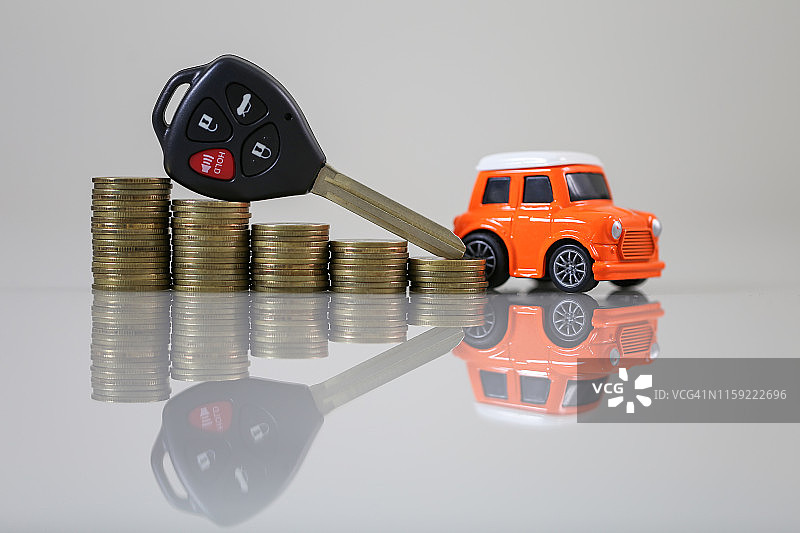汽车贷款概念，为汽车省钱的概念图片素材