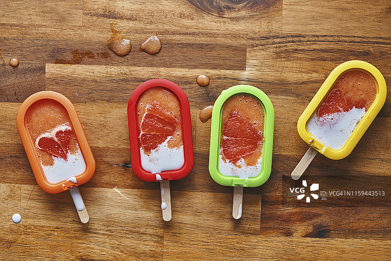 准备桃子，柚子冰淇淋棒图片素材