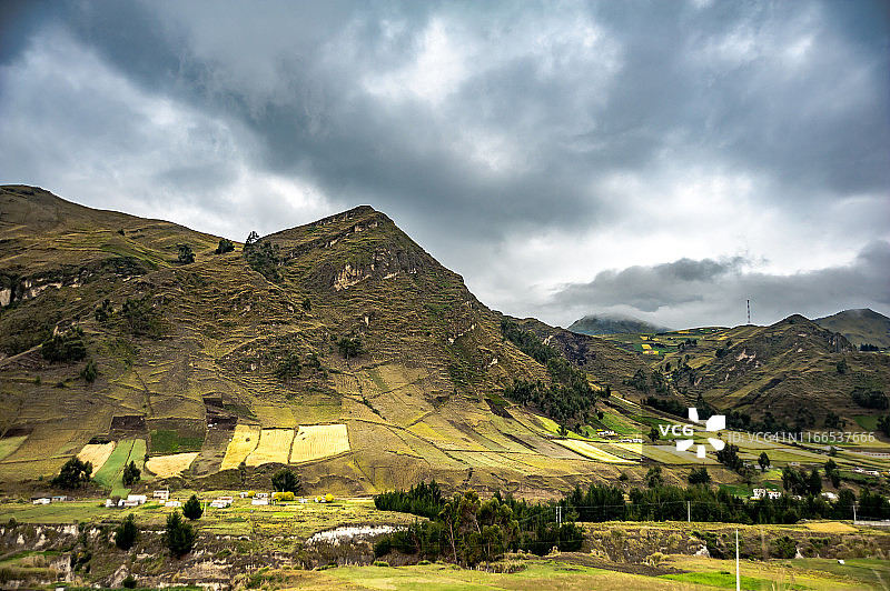 厄瓜多尔安第斯山脉的高海拔下阴天图片素材