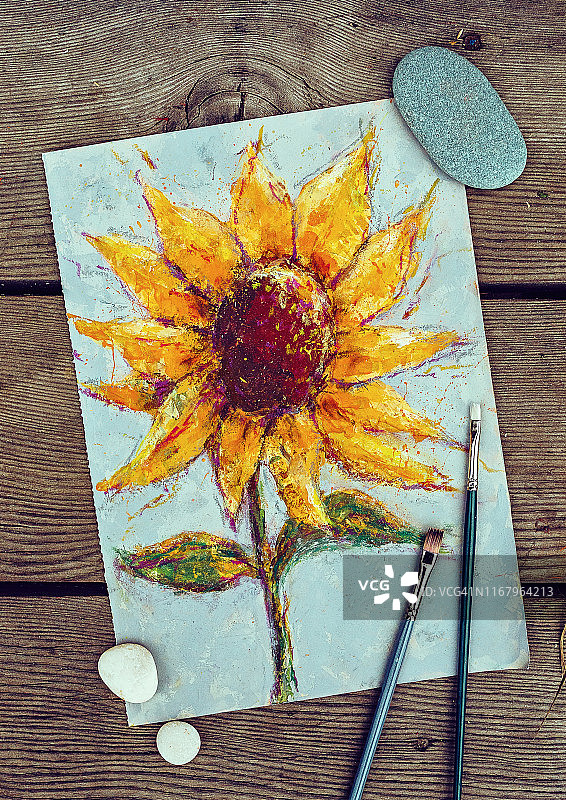 丙烯画黄色向日葵插图在一个木制的背景。用石头和木头构成的平面构图。美术丙烯纸画图片素材