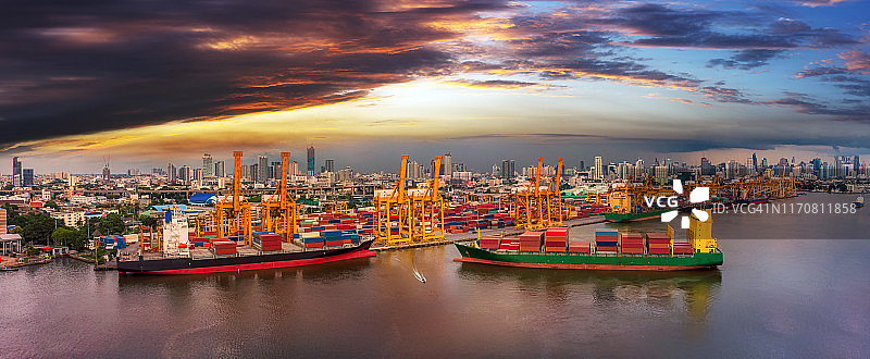 货轮鸟瞰图，泰国仓库港口的货物集装箱，进出口集装箱船，商业物流全景图片素材