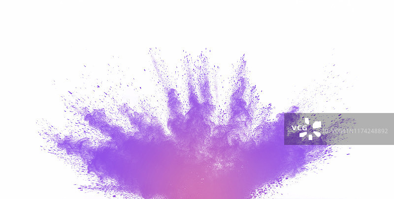 在白色的背景上，由淡紫色的粉末颗粒和烟雾组成的云团撞击而成的爆炸。图片素材