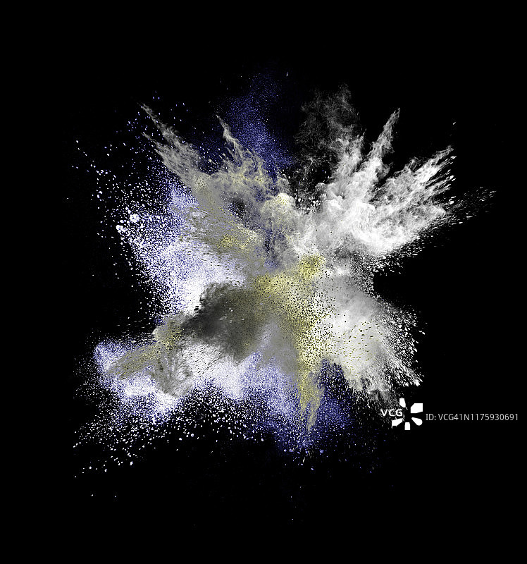 爆炸是由一团粉末和烟雾颗粒撞击而成，在黑色的背景上呈现出五颜六色的颜色。图片素材