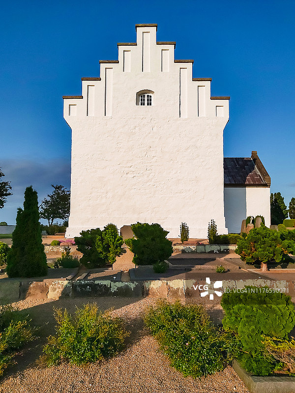 圣保罗教堂(Sankt Povls Kirke)建于大约1248年，丹麦Bornholm岛图片素材