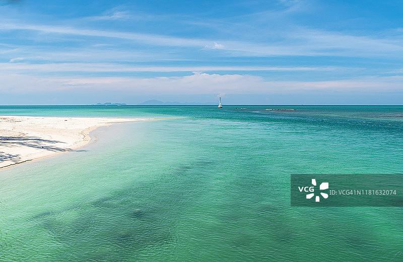 泰国里皮岛附近小岛的海滩风景图片素材