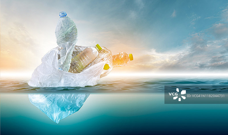 海洋环境问题中的塑料污染海洋中的动物无法生存。造成海洋塑料污染(环境概念)图片素材