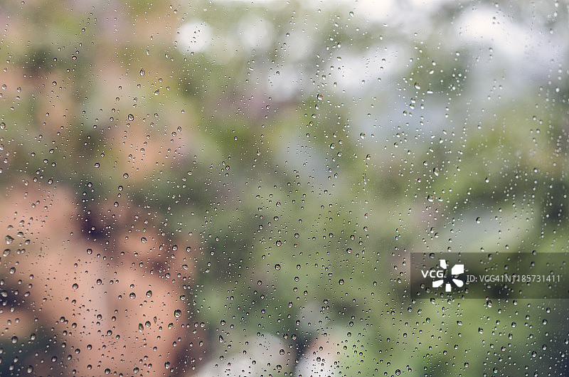 下雨天，湿窗水滴背景图片素材