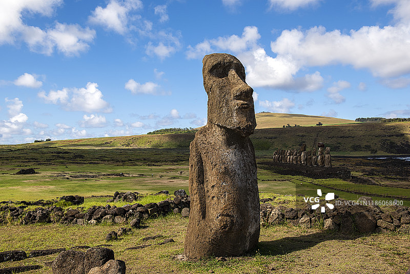 阿胡同加里基摩埃石像群，复活节岛，智利图片素材
