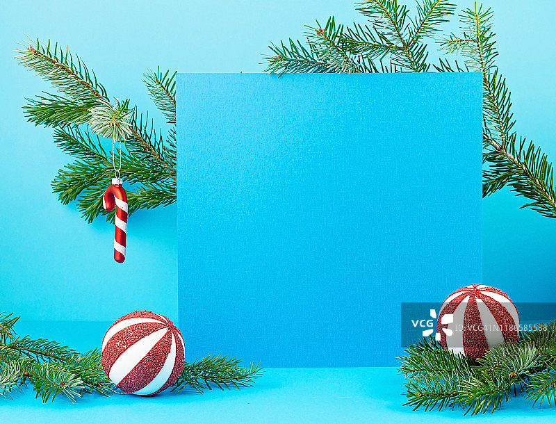 圣诞装饰用圣诞饰品、松树、礼品用仿空间图片素材