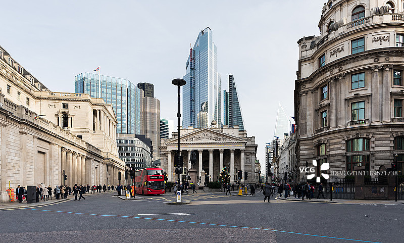 伦敦金融城金融区的针线街和康希尔。英国图片素材