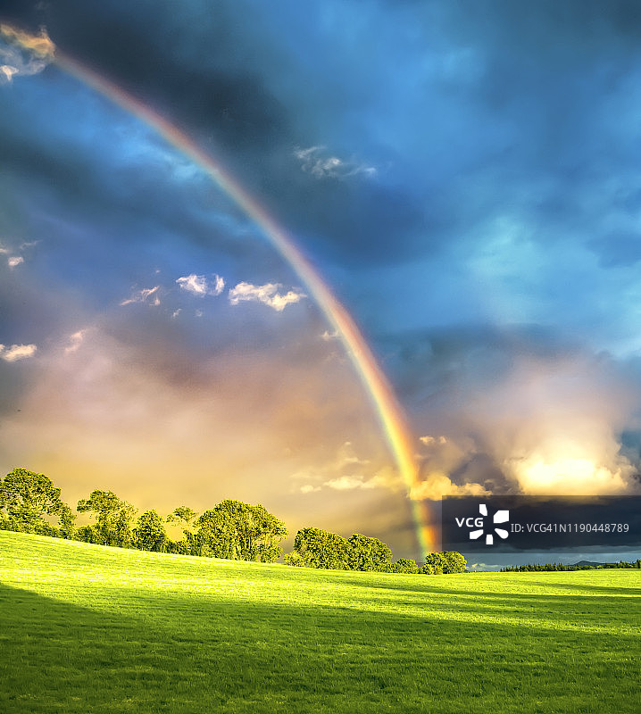 双虹景观在美丽的爱尔兰山水风光中。图片素材