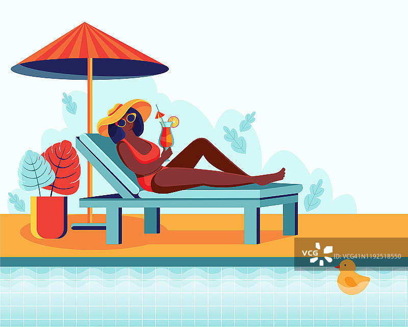 一位年轻女子正躺在泳池边的躺椅上休息。女人喝鸡尾酒。暑假，泳池派对的概念。矢量插图。夏季海报。水平模板与文本空间。水疗中心图片素材