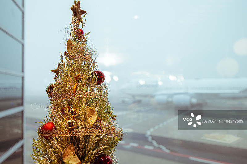机场的圣诞树图片素材