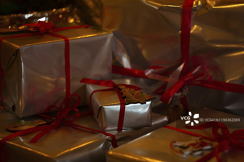 圣诞树下的圣诞礼物图片素材