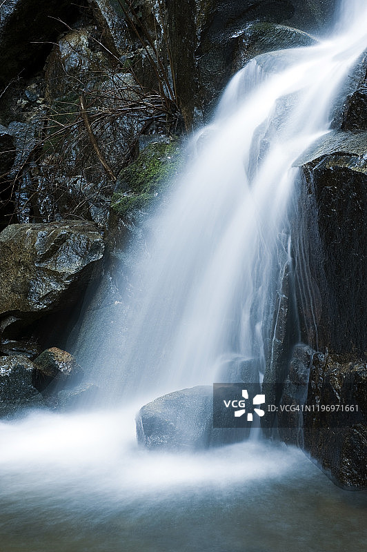 加州约塞米蒂国家公园的小瀑布图片素材